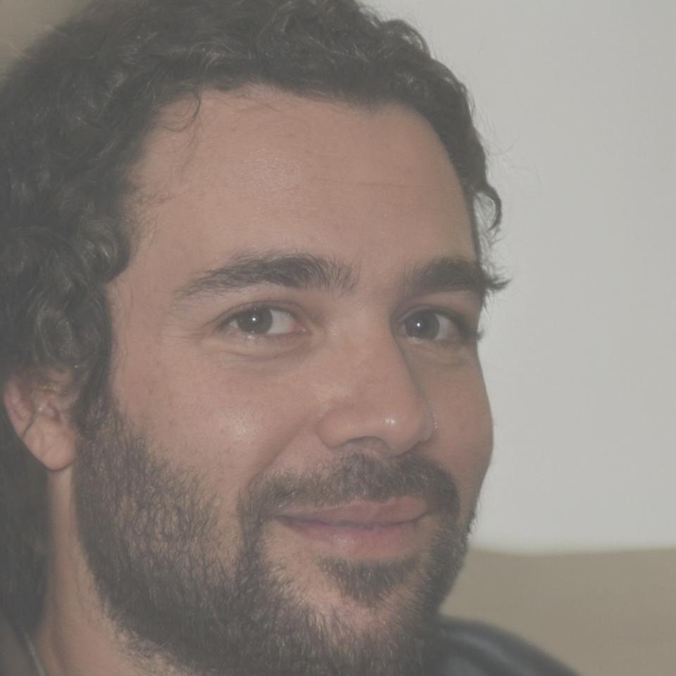 Retrato profesional de Iñaki Mendizábal, especialista en análisis financiero